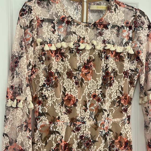 Lace floral dress, nude underlay - Picture 2 of 3